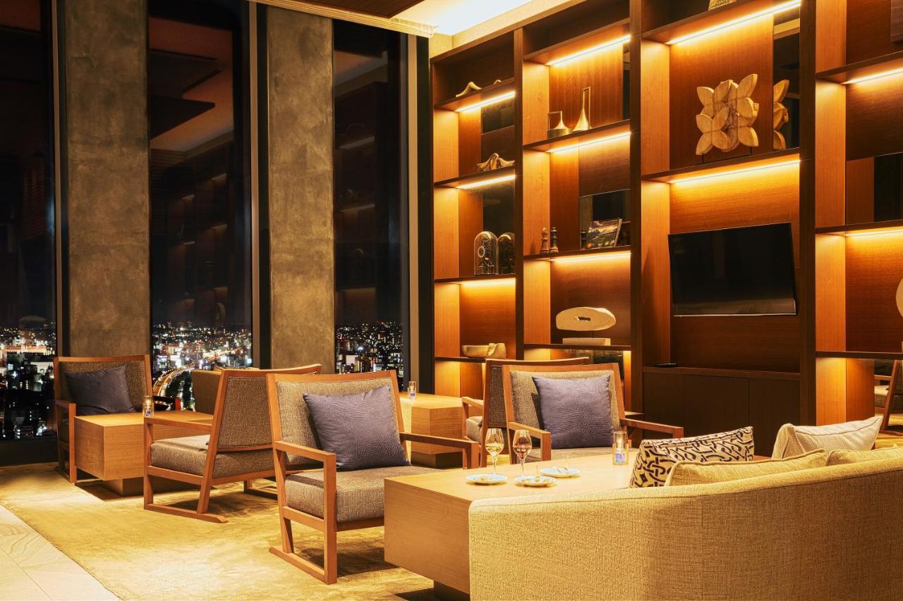 Nagoya Prince Hotel Sky Tower Exterior foto The lounge at the 39th floor