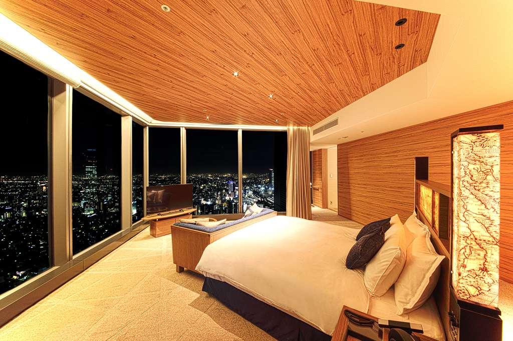 Nagoya Prince Hotel Sky Tower Cameră foto A bedroom at the Ritz-Carlton, Osaka